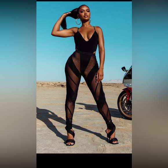 Black Mesh Leggings 🖤 - Picture 2 of 6